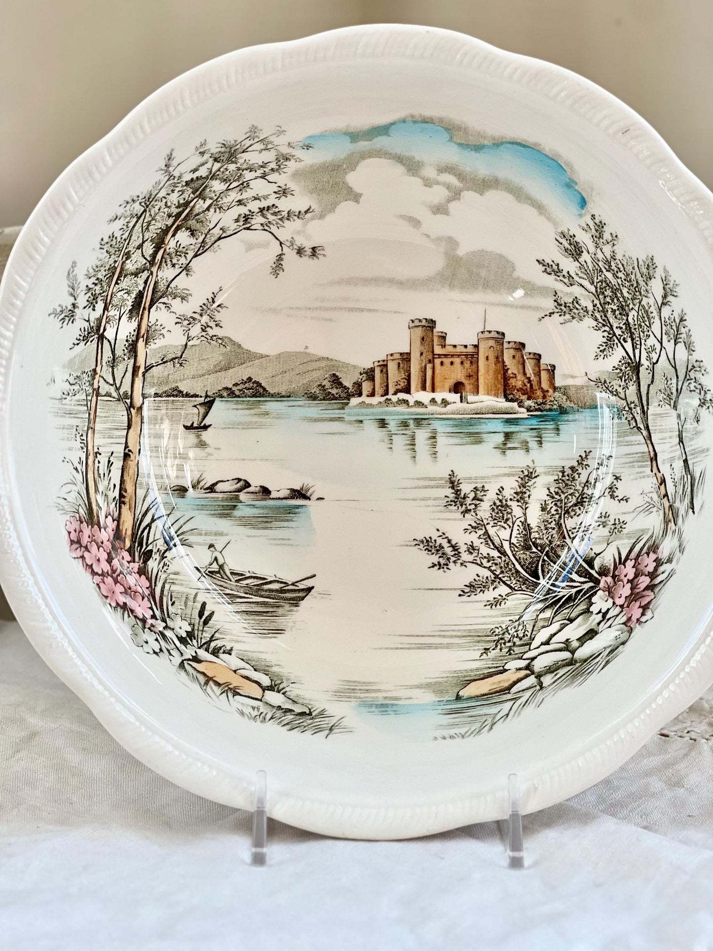 Vintage Queen's Castle Serving Bowl by Alfred Meakin, England, 8.5" Round Vegetable Bowl