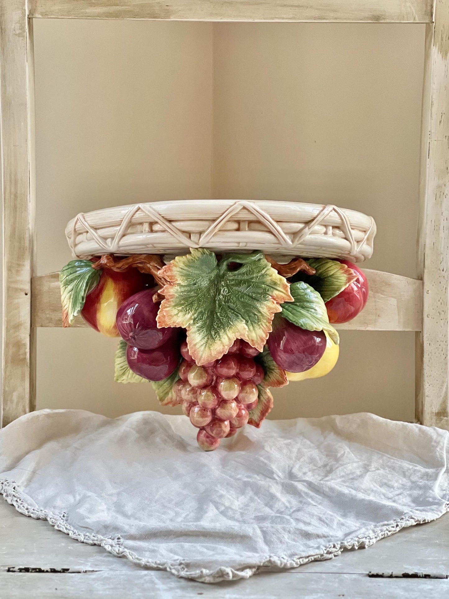 Fitz and Floyd Classics Country Gourmet Wall Shelf with Grapes, Vines and Fruit, Floating Pedestal Shelf & Plate Holder with Colorful Fruit