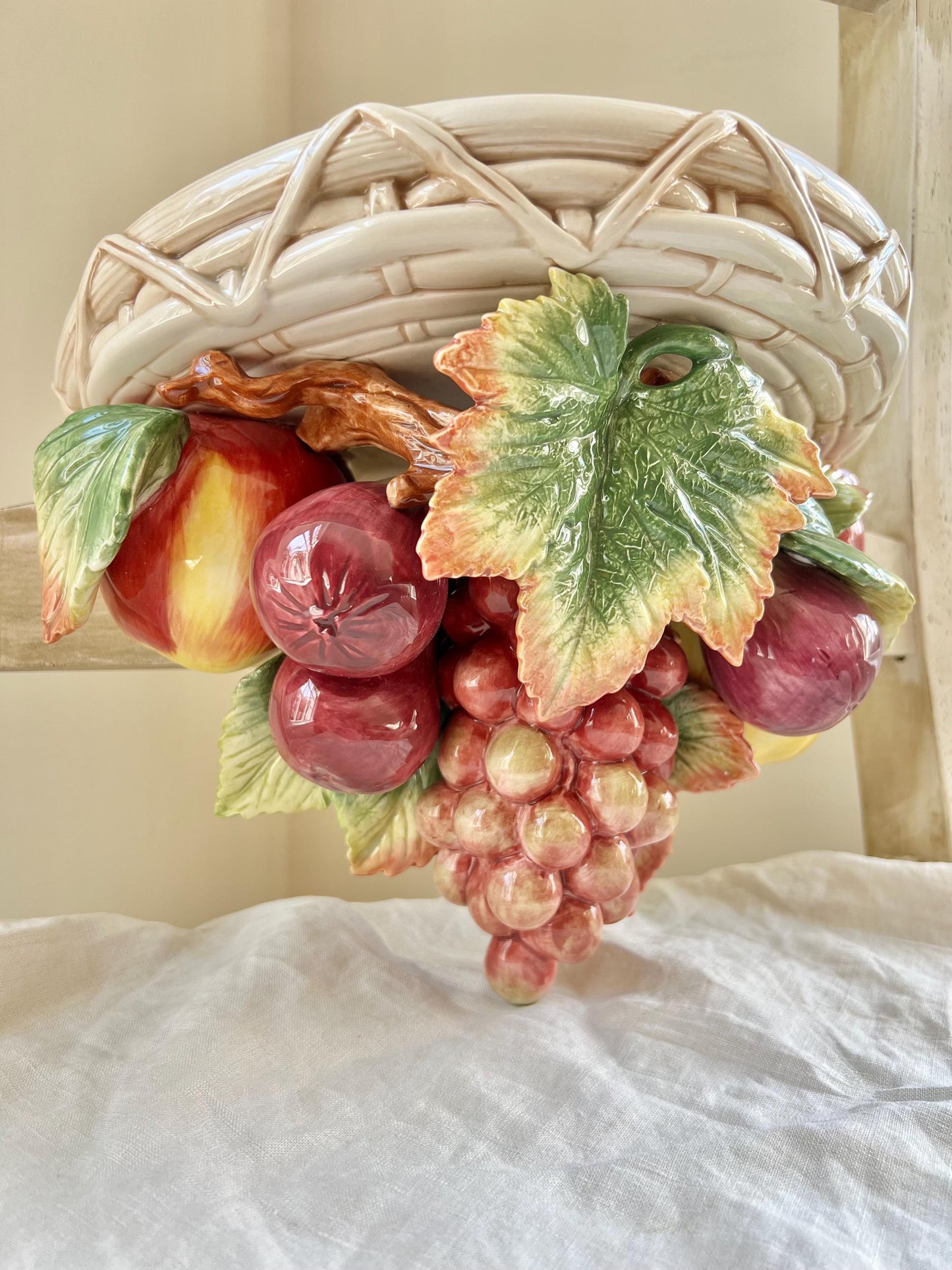 Fitz and Floyd Classics Country Gourmet Wall Shelf with Grapes, Vines and Fruit, Floating Pedestal Shelf & Plate Holder with Colorful Fruit