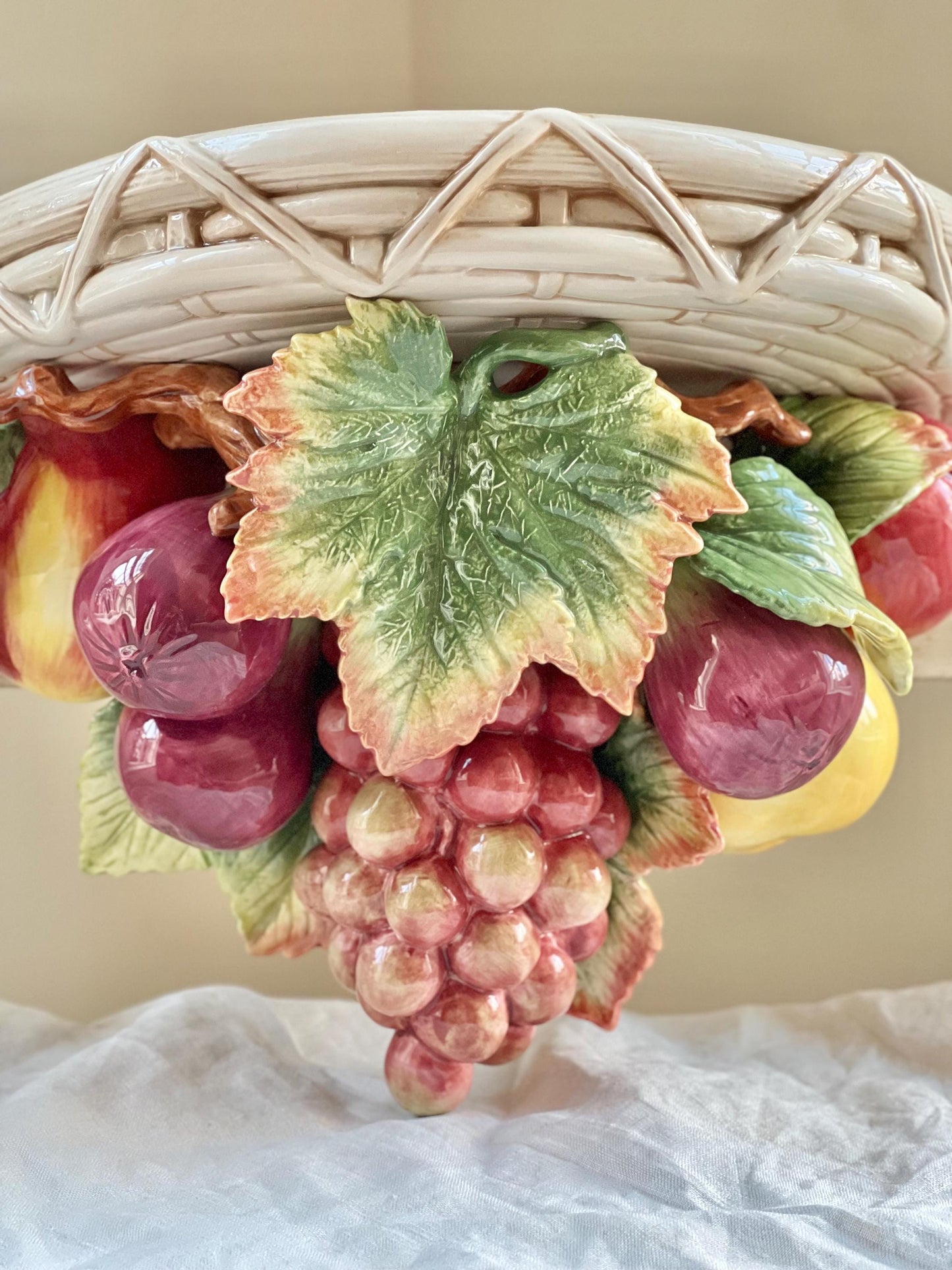 Fitz and Floyd Classics Country Gourmet Wall Shelf with Grapes, Vines and Fruit, Floating Pedestal Shelf & Plate Holder with Colorful Fruit