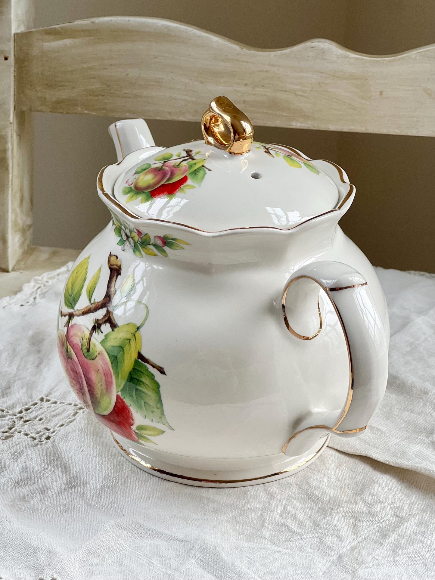 Vintage Sadler England Teapot with Beautiful Apples, Berries & Blossoms, 32 oz