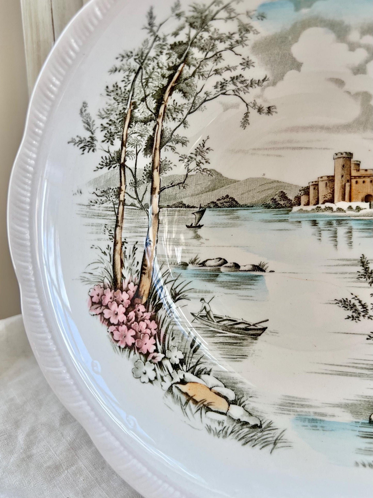 Vintage Queen's Castle Serving Bowl by Alfred Meakin, England, 8.5" Round Vegetable Bowl