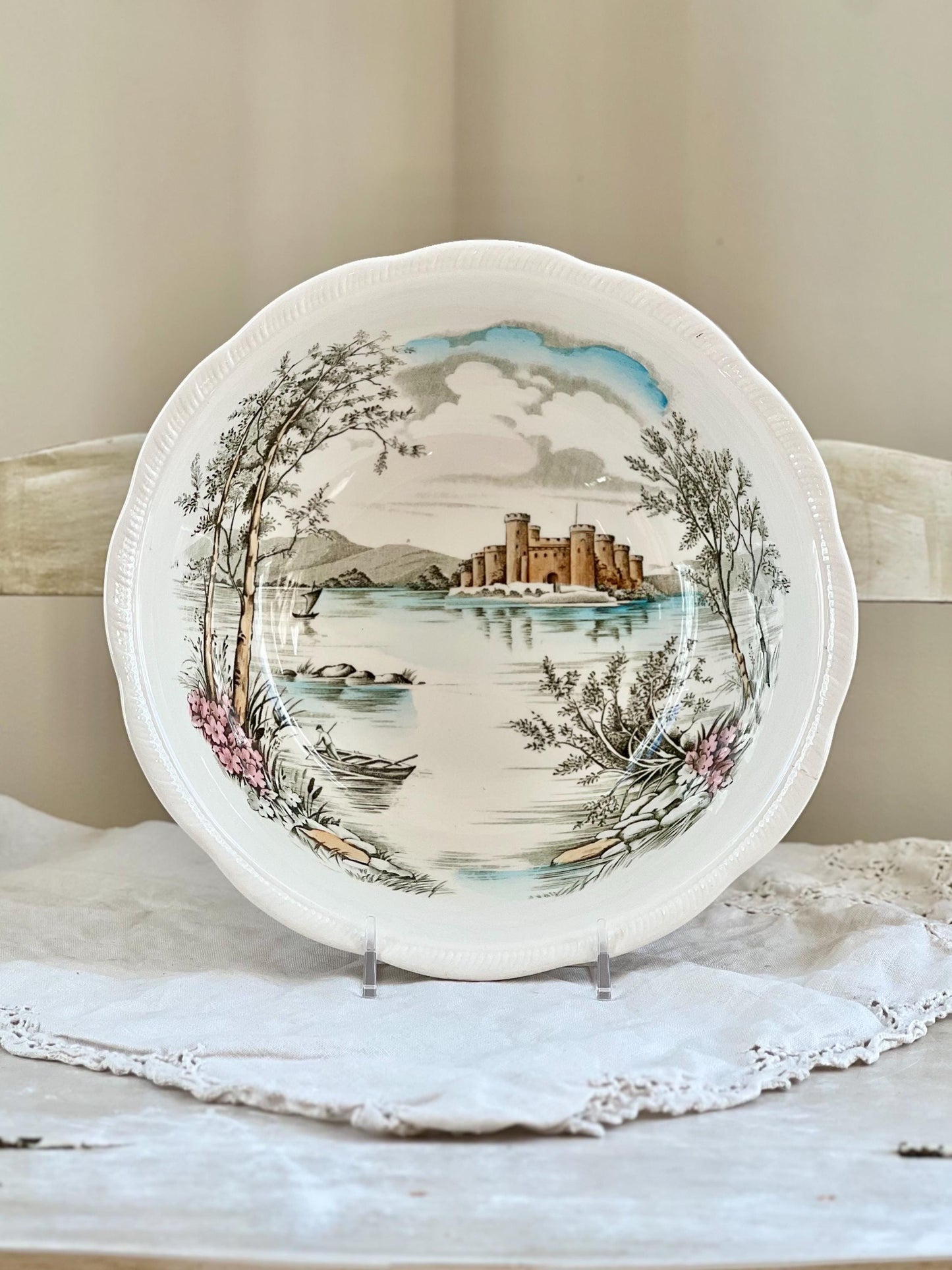 Vintage Queen's Castle Serving Bowl by Alfred Meakin, England, 8.5" Round Vegetable Bowl