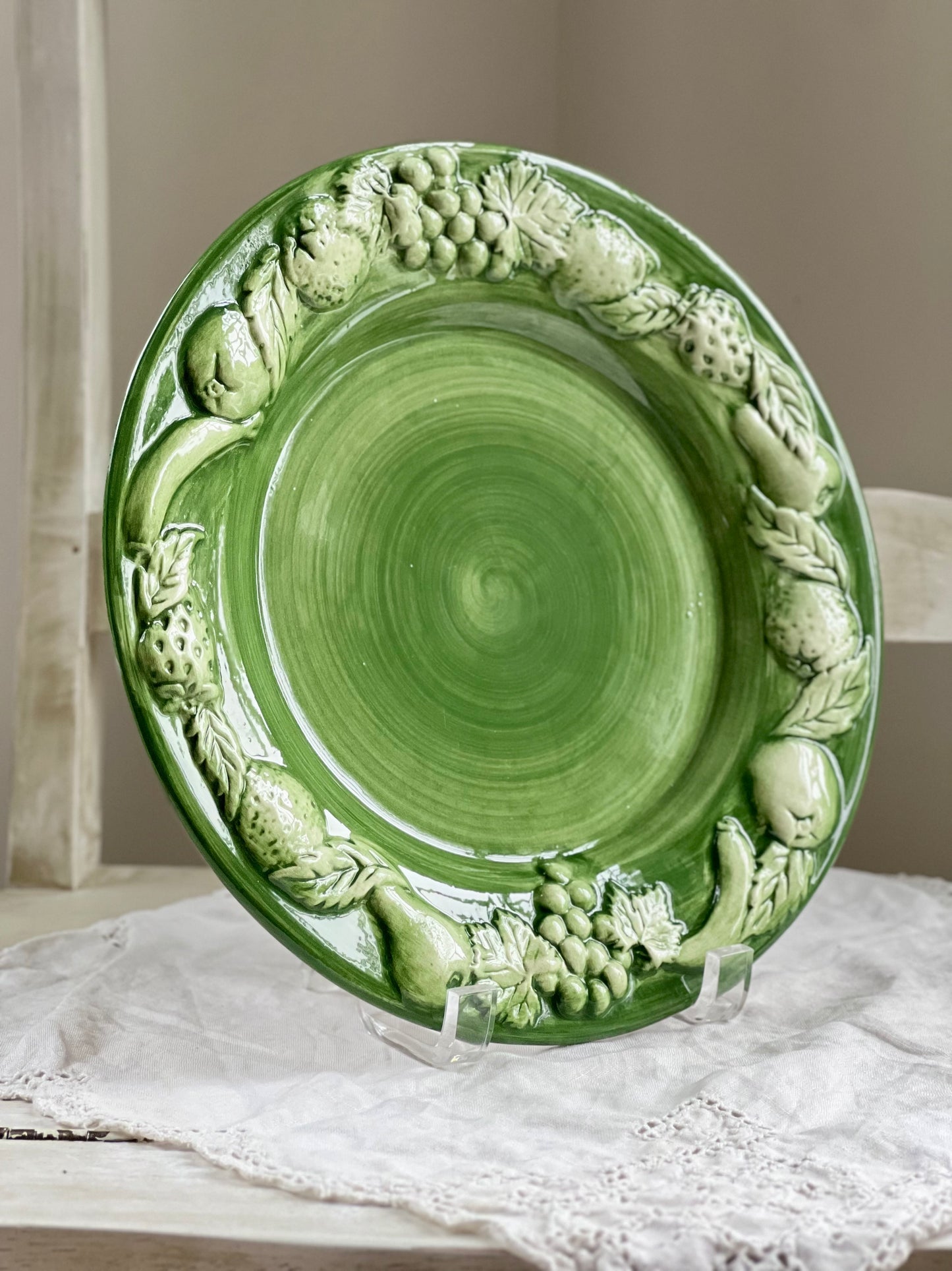 Beautiful Set (8) Casafina Fruit Relief Green Hand Painted Dinner Plates, 10.5”, Portugal