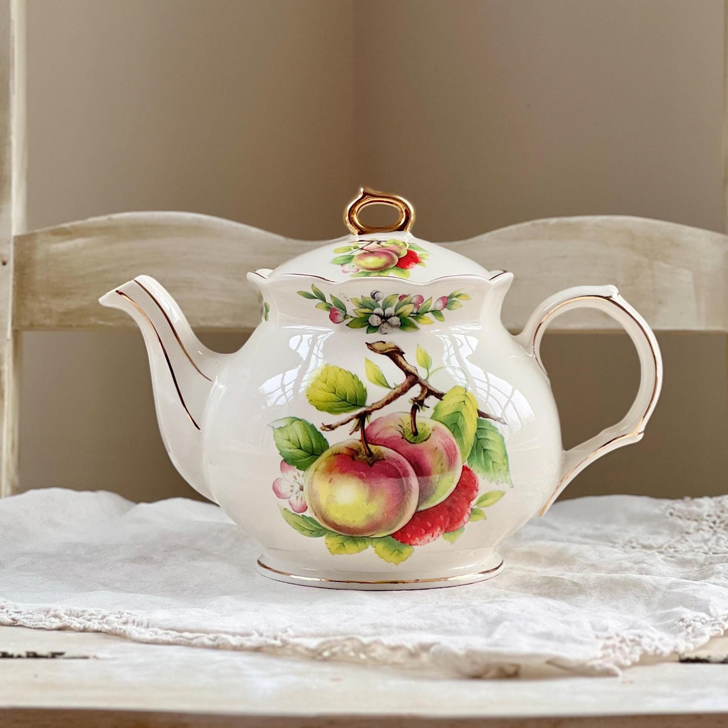 Vintage Sadler England Teapot with Beautiful Apples, Berries & Blossoms, 32 oz