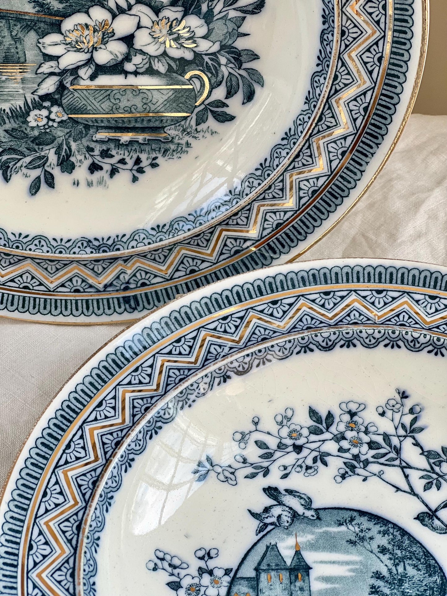 Pair of Antique Wedgwood Edinburg Rim Soup Bowls, 19th Century Aesthetic Movement Transferware