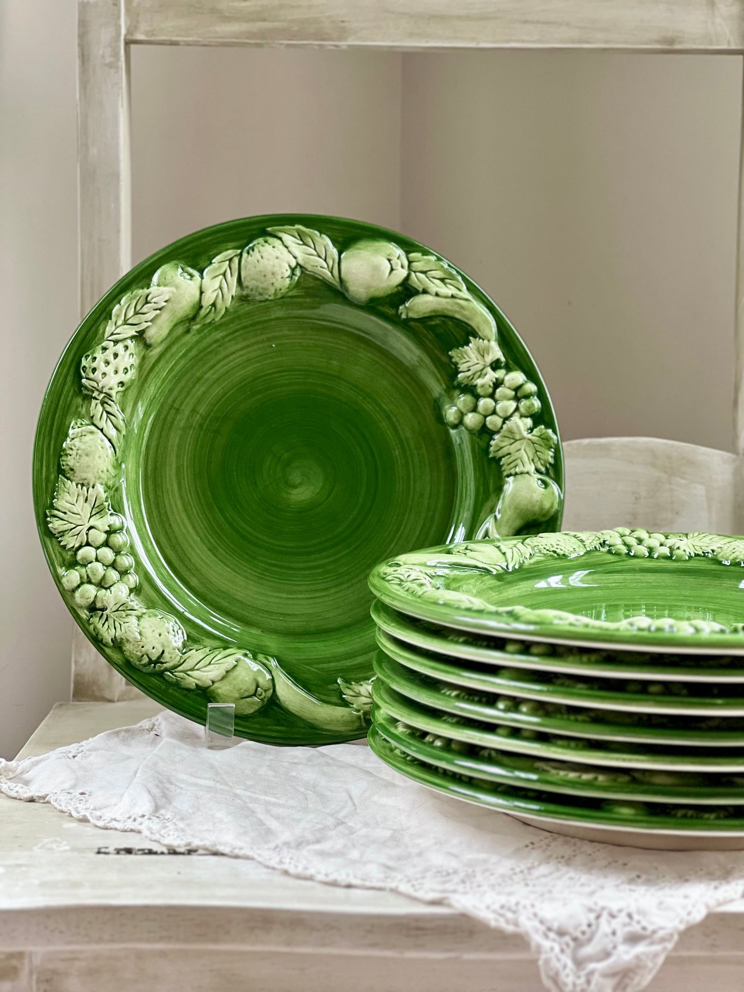 Beautiful Set (8) Casafina Fruit Relief Green Hand Painted Dinner Plates, 10.5”, Portugal