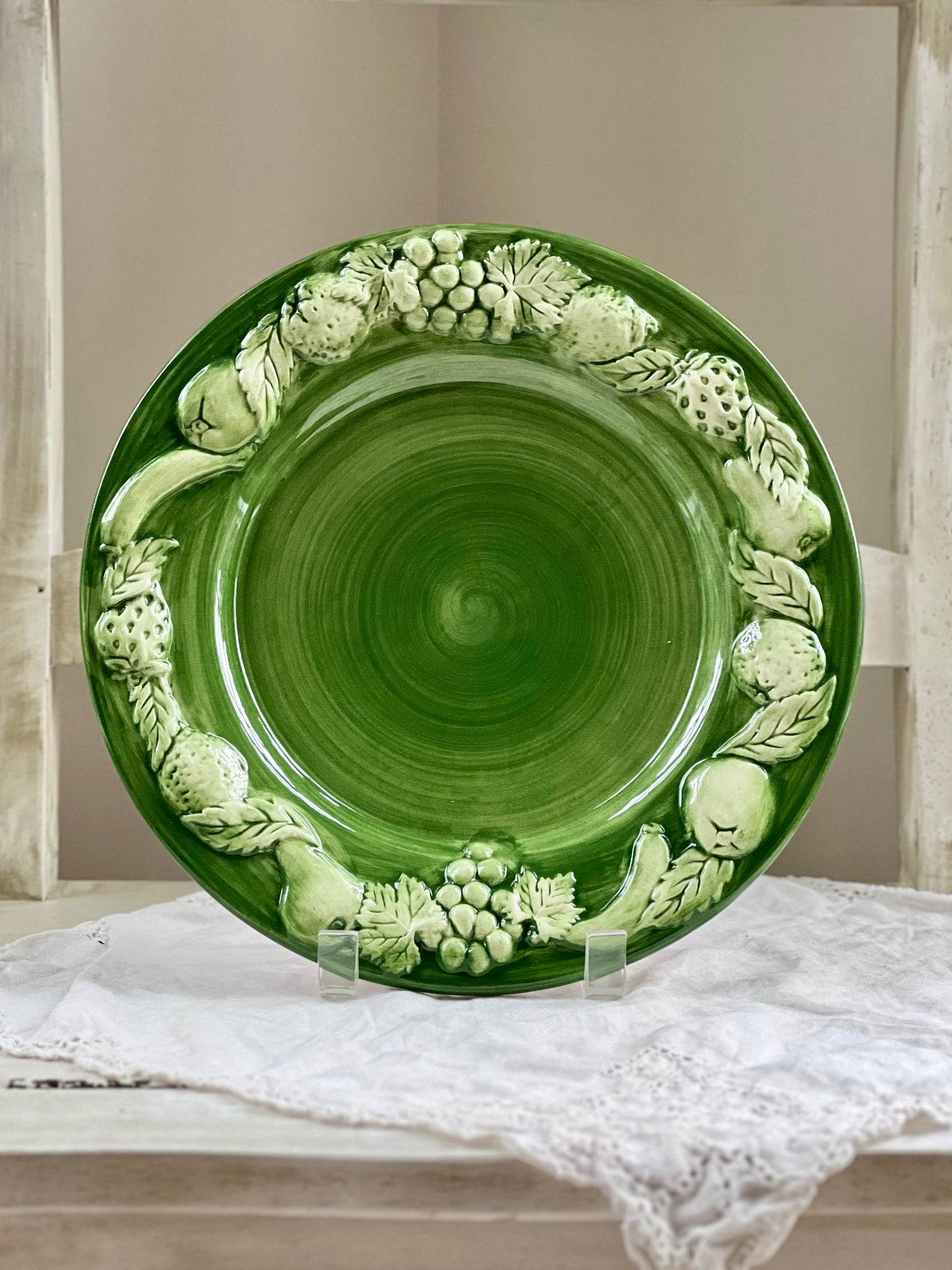 Beautiful Set (8) Casafina Fruit Relief Green Hand Painted Dinner Plates, 10.5”, Portugal