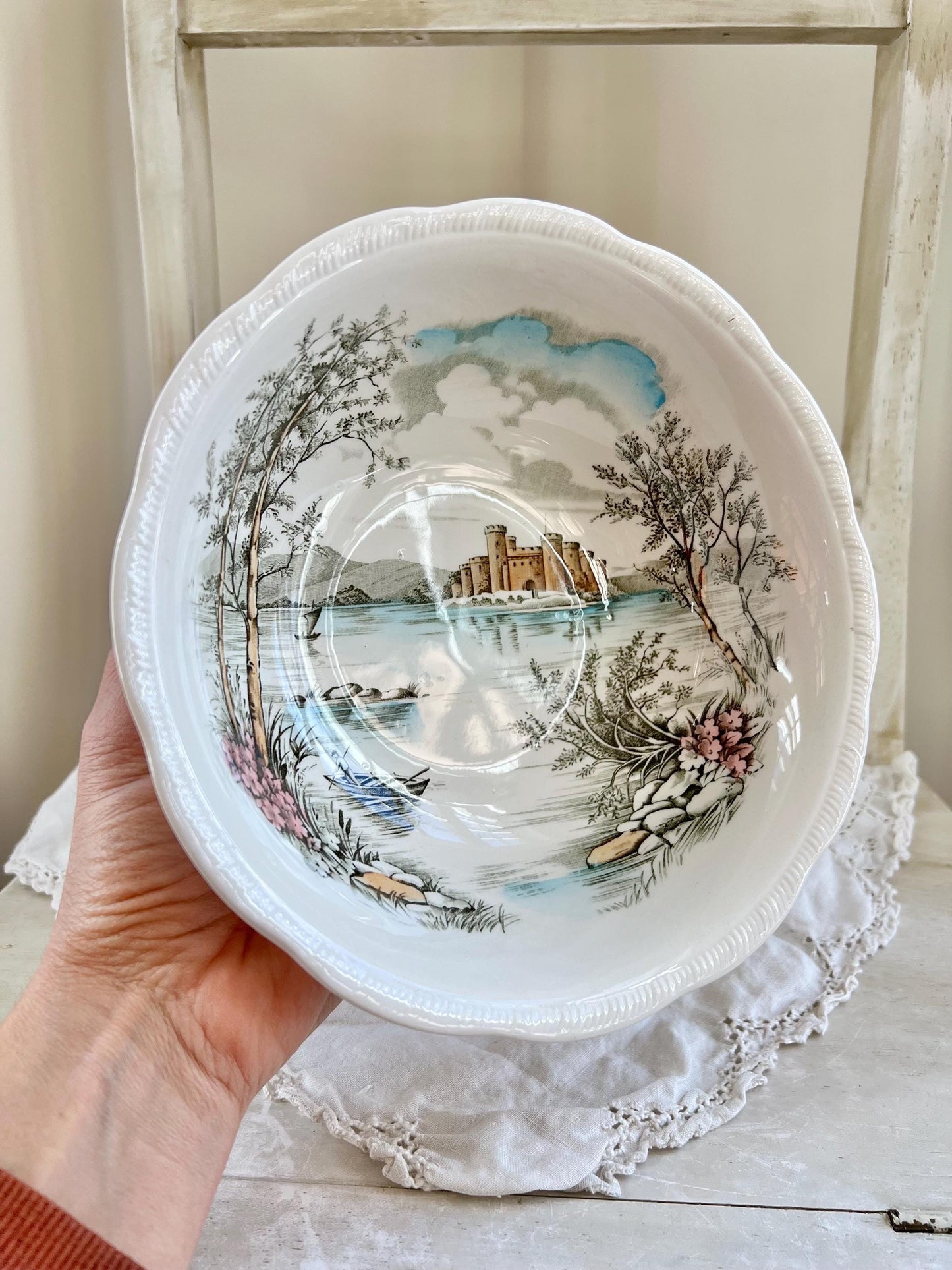 Vintage Queen's Castle Serving Bowl by Alfred Meakin, England, 8.5" Round Vegetable Bowl