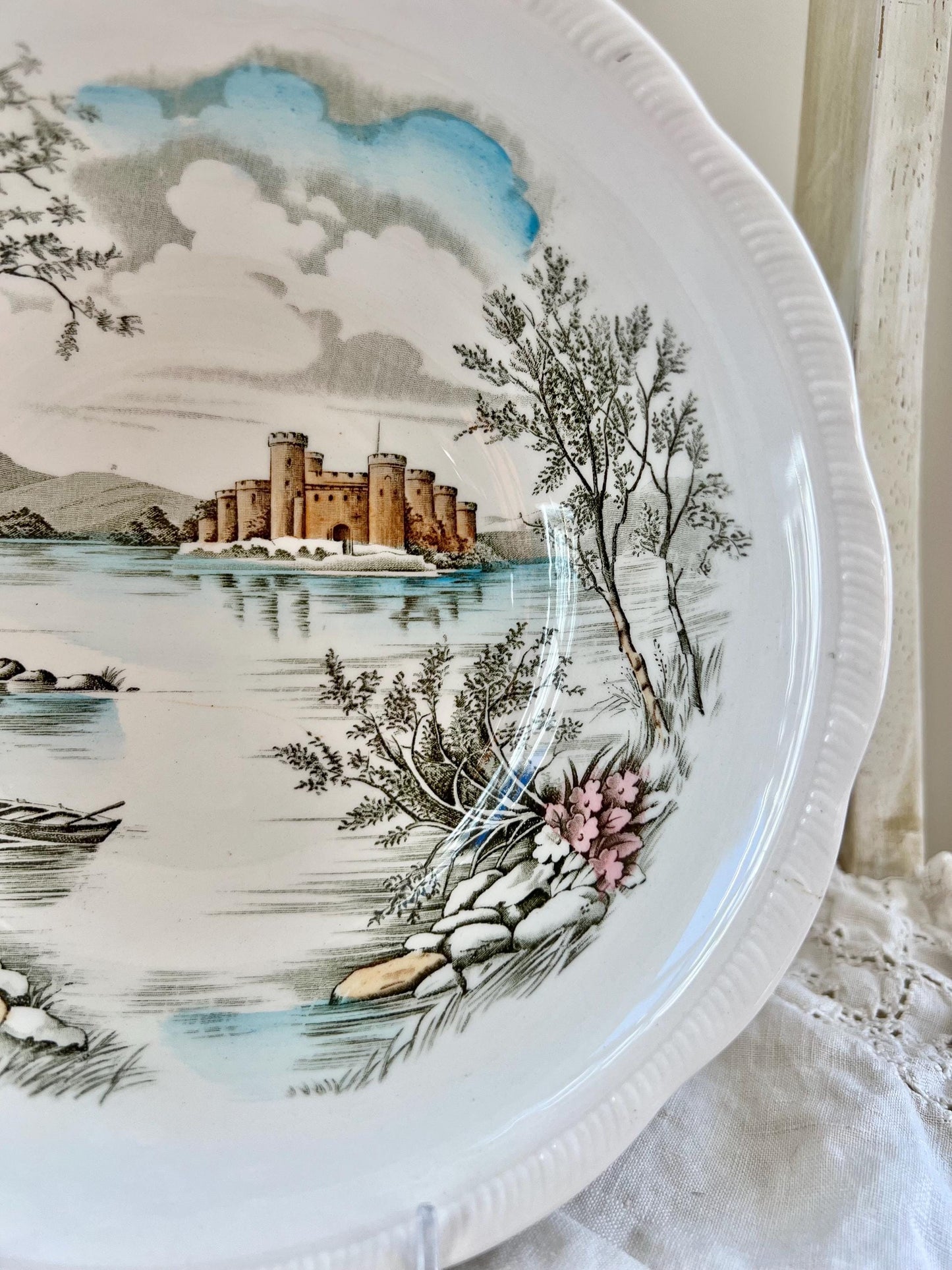 Vintage Queen's Castle Serving Bowl by Alfred Meakin, England, 8.5" Round Vegetable Bowl