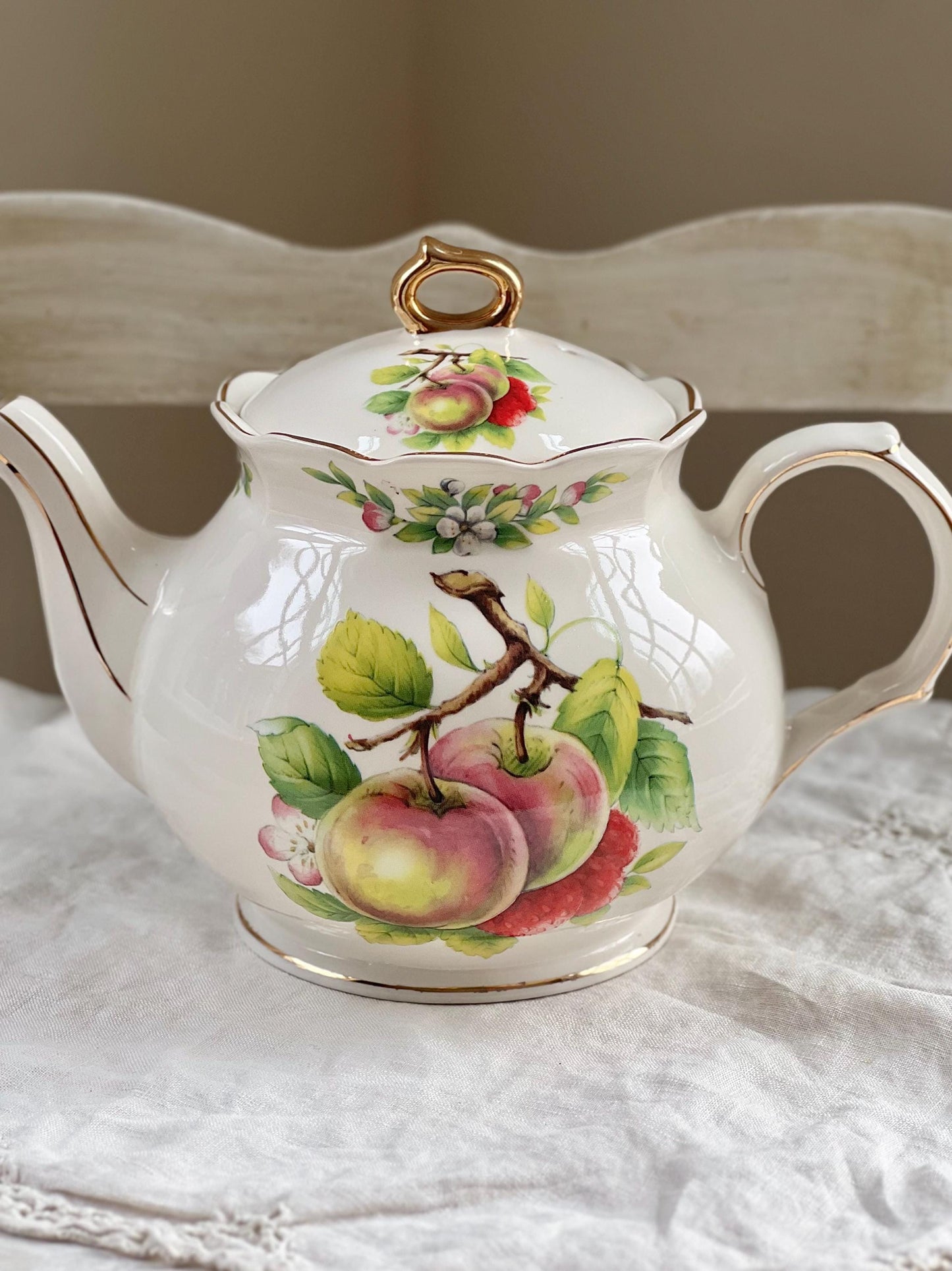 Vintage Sadler England Teapot with Beautiful Apples, Berries & Blossoms, 32 oz