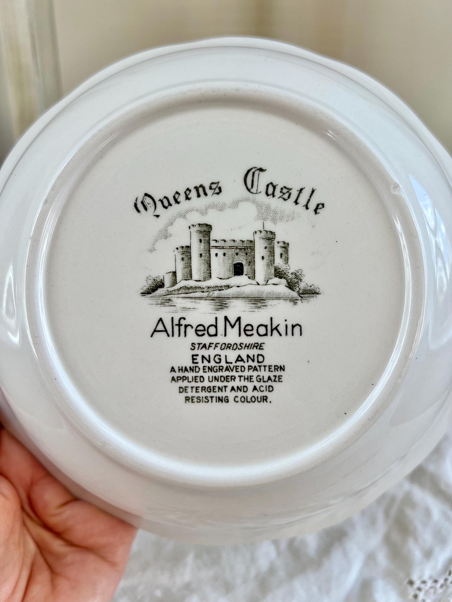 Vintage Queen's Castle Serving Bowl by Alfred Meakin, England, 8.5" Round Vegetable Bowl