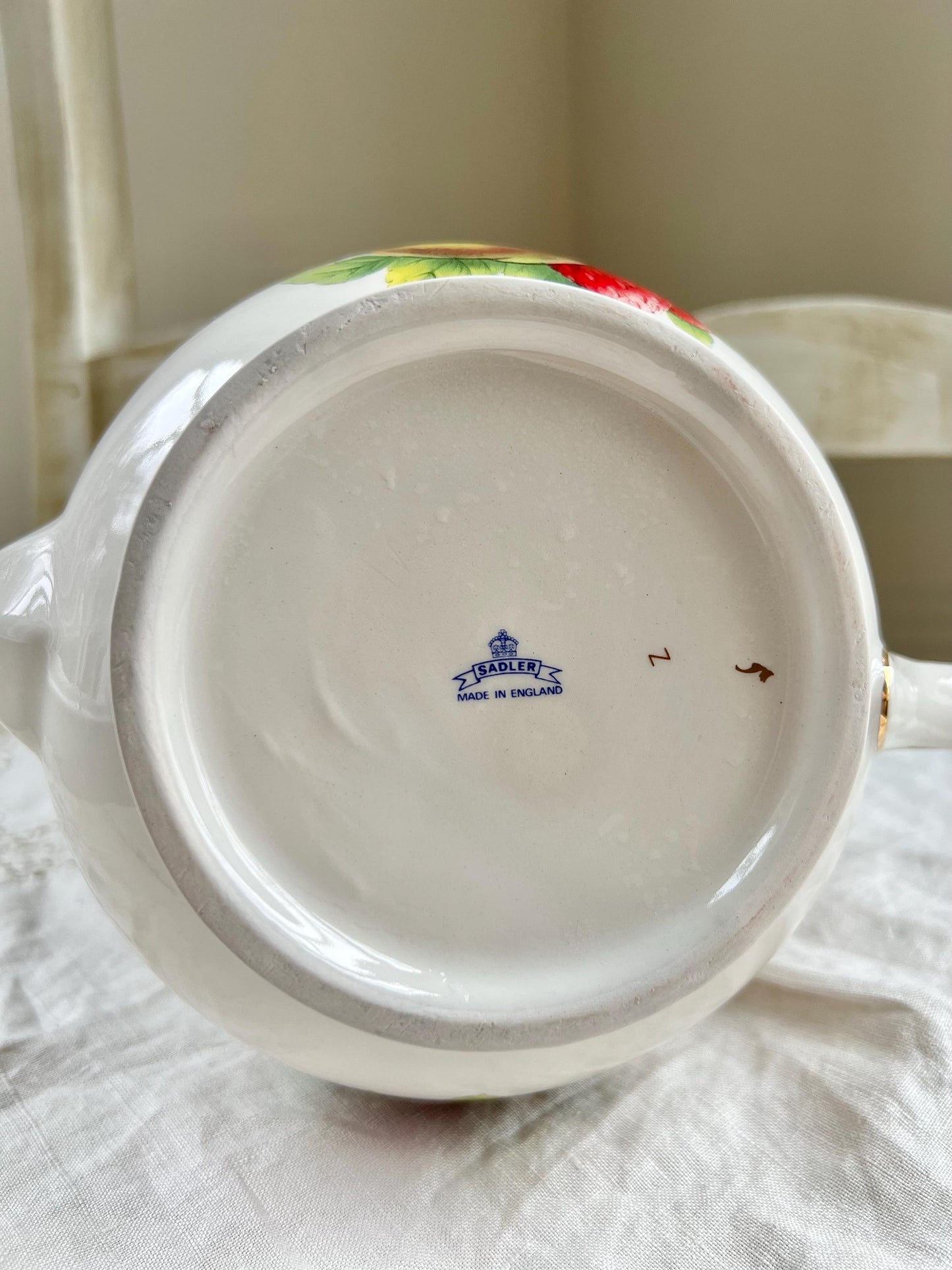 Vintage Sadler England Teapot with Beautiful Apples, Berries & Blossoms, 32 oz