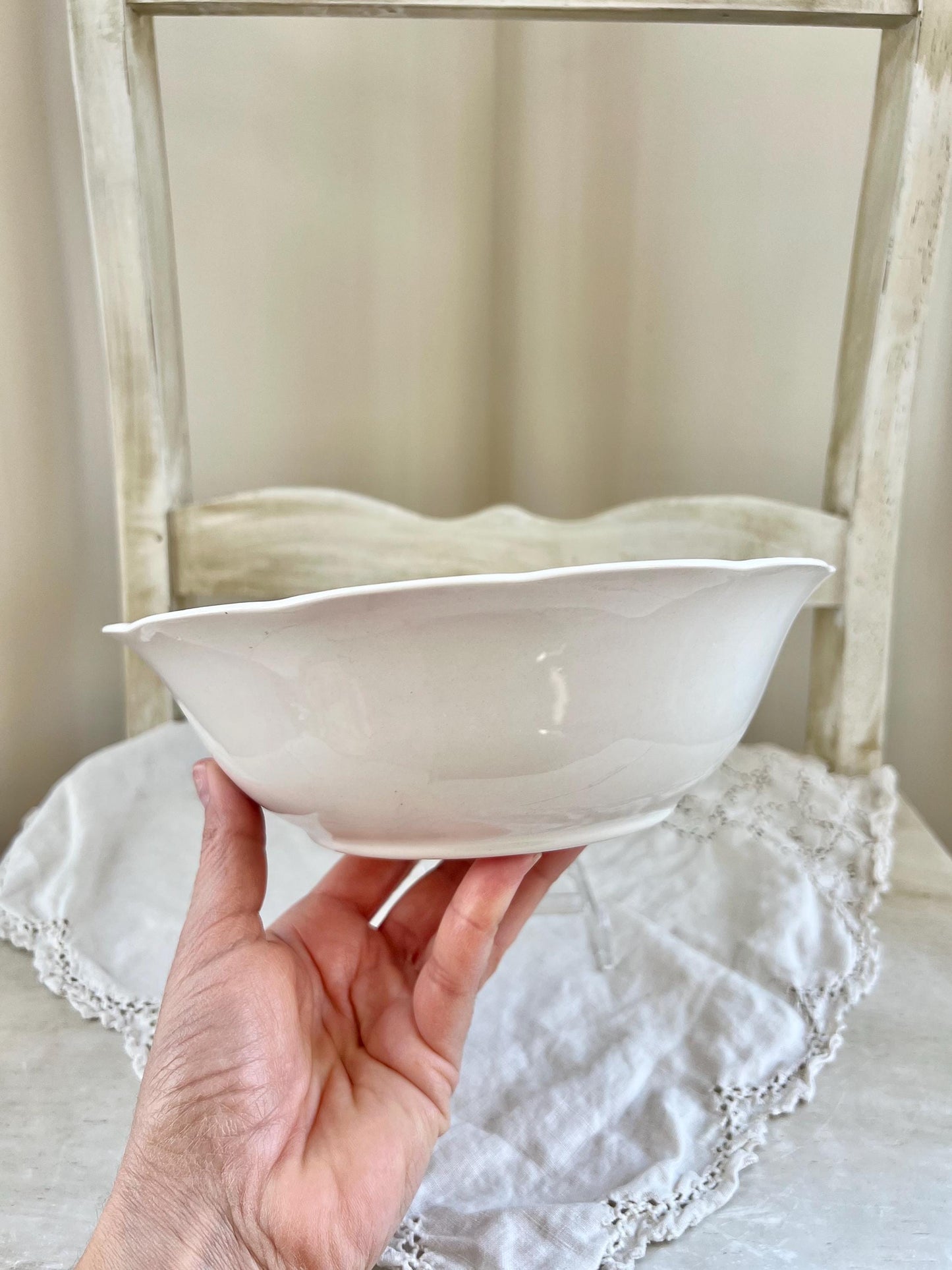 Vintage Queen's Castle Serving Bowl by Alfred Meakin, England, 8.5" Round Vegetable Bowl